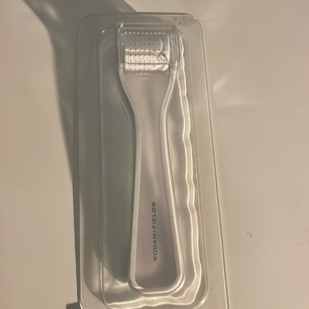 Rodan + Fields Redefine AMP MD Roller